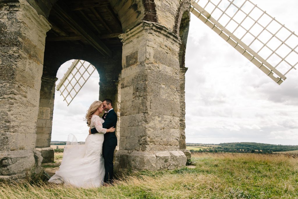 wedding photos at chesterton windmill, Leamington Spa